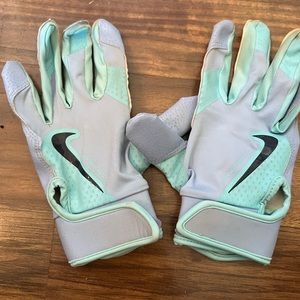 Nike Girls’ Softball Gloves